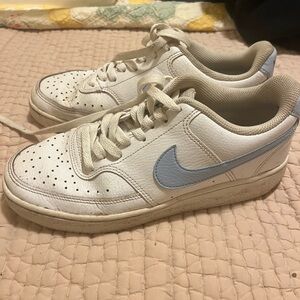 Nike White and Blue Casual Sneakers